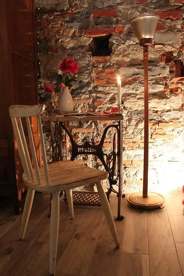 Le Dame Della Cortesella B&B Como Bed & Breakfast